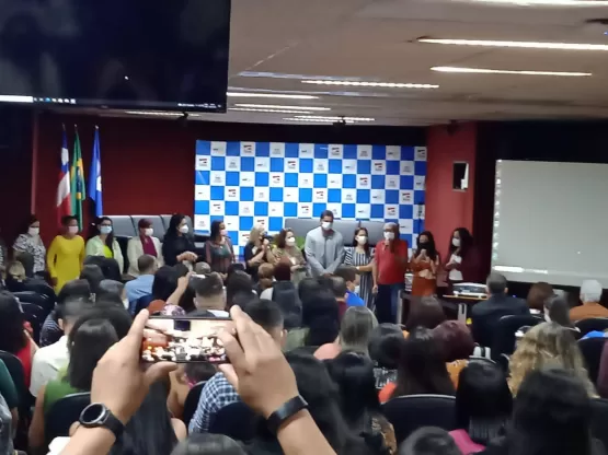 Prefeitura de Medeiros Neto participa do 3º Encontro de Formação Continuada com dirigentes e equipes técnicas municipais de Educação