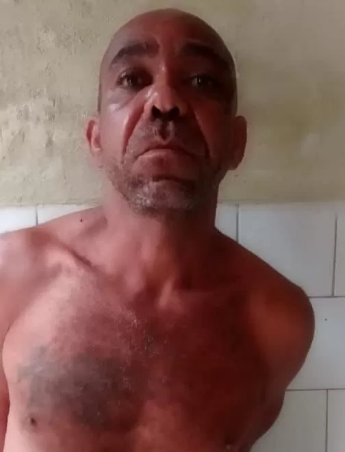 Homem é preso em flagrante por tentar matar companheira com 12 facadas, em Caravelas