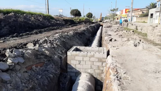Obras de macrodrenagem avançam mais uma etapa no distrito de Itabatã