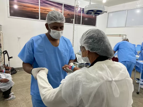 Feira Cidadã - Centenas de cirurgias de cataratas são realizadas no Hospital Municipal de Medeiros Neto