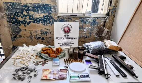 Três pessoas  são presas pela PM com mais de 2kg de drogas, munições e 02 submetralhadoras em Itamaraju