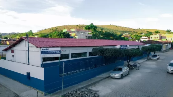 Prefeito Mildson inaugura reforma de escola e anuncia quatro novas escolas, uma creche e três quadras poliesportivas para Itanhém