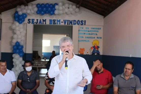 Prefeito Mildson inaugura reforma de escola e anuncia quatro novas escolas, uma creche e três quadras poliesportivas para Itanhém