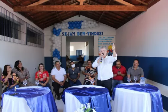 Prefeito Mildson inaugura reforma de escola e anuncia quatro novas escolas, uma creche e três quadras poliesportivas para Itanhém