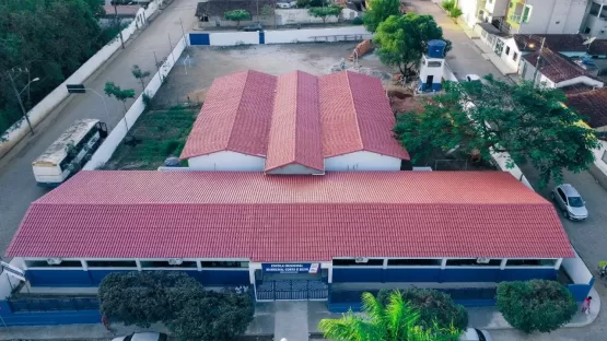 Prefeito Mildson inaugura reforma de escola e anuncia quatro novas escolas, uma creche e três quadras poliesportivas para Itanhém