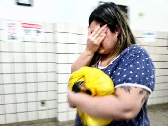 171 - Mulher é presa por estelionato após aplicar vários golpes do Pix em loja no Centro de Teixeira de Freitas