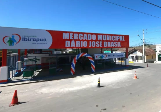 Prefeito Calixto recebe governador do estado e inaugura mercado municipal, em Ibirapuã