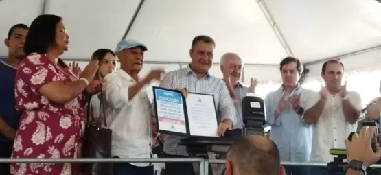 Prefeito Calixto recebe governador do estado e inaugura mercado municipal, em Ibirapuã