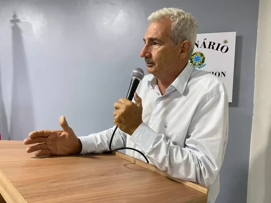 Prefeito Beto Pinto parabeniza vereador Pintão por reeleição na presidência da Câmara Municipal de Medeiros Neto