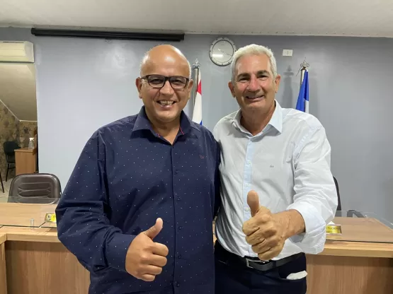 Prefeito Beto Pinto parabeniza vereador Pintão por reeleição na presidência da Câmara Municipal de Medeiros Neto