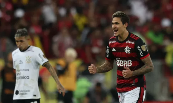 Flamengo volta a derrotar Corinthians e avança na Libertadores