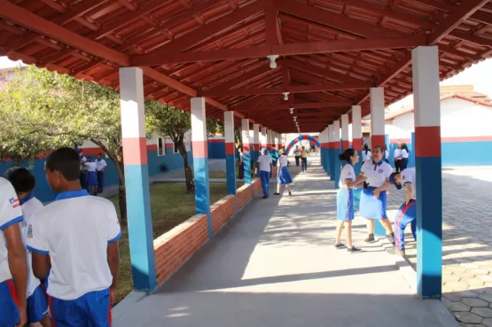 Prefeito Mildson entrega reconstrução da escola São Bernardo e anuncia asfalto para Ibirajá