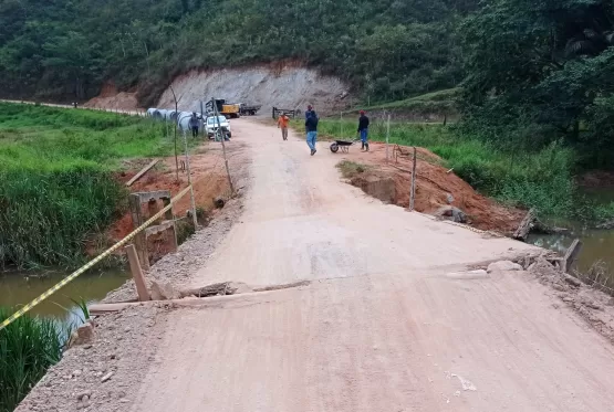 Prefeitura de Itamaraju realiza obras de recuperação de ponte no distrito de Pirajá