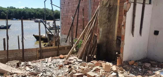   Prefeita Luciana se pronuncia sobre a derrubada do casebre que pertenceu a Franz Krajcebeg para construção do Pier de Nova Viçosa 