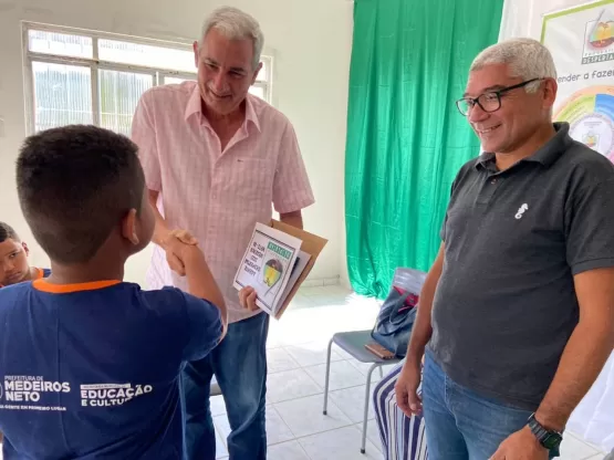 Prefeitura de Medeiros Neto realiza cerimônia de posse do Programa Despertar, desenvolvido nas escolas do campo