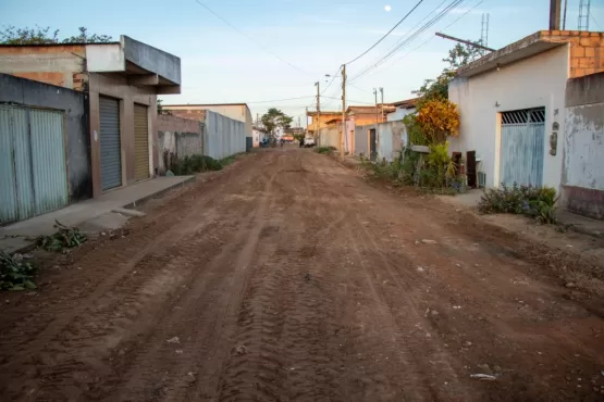 Prefeitura de Teixeira inicia pavimentação do Colina Verde