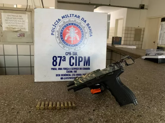 PM prende homem com pistola .40 em Teixeira de Freitas