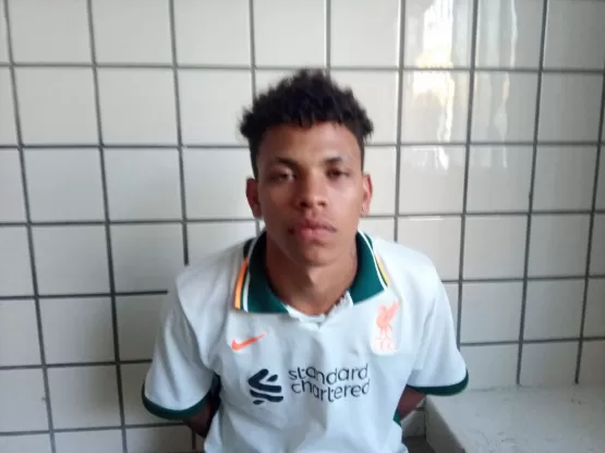 PM prende homem com pistola .40 em Teixeira de Freitas