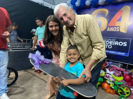 Prefeito Beto Pinto entrega várias obras no aniversário de 64 anos de emancipação política de Medeiros Neto