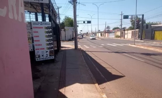 Homem persegue e atira em crianças que tocaram campainha de sua casa por brincadeira
