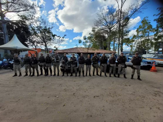 PM aborda centenas de pessoas, carros e motos em blitz na Operação Força Total