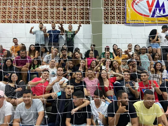 Com arquibancadas lotadas, Prefeitura de Medeiros Neto premia vencedores da 21ª Copa Comércio de Futsal