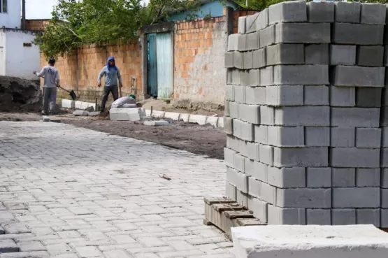 Prefeitura de Teixeira de Freitas prossegue com pavimentação no bairro Jerusalém