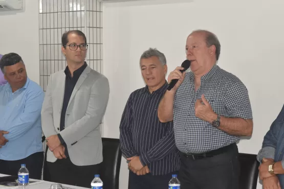 Prefeito de Teixeira de Freitas apresenta projeto de drenagem no entorno do shopping Teixeira Mall