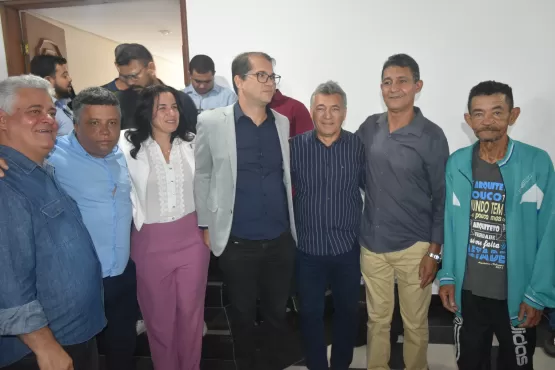 Prefeito de Teixeira de Freitas apresenta projeto de drenagem no entorno do shopping Teixeira Mall