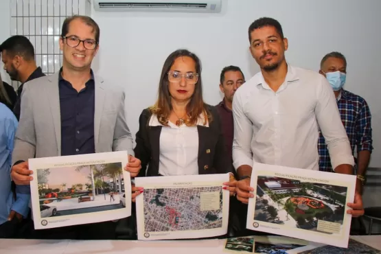 Prefeito de Teixeira de Freitas apresenta projeto de drenagem no entorno do shopping Teixeira Mall