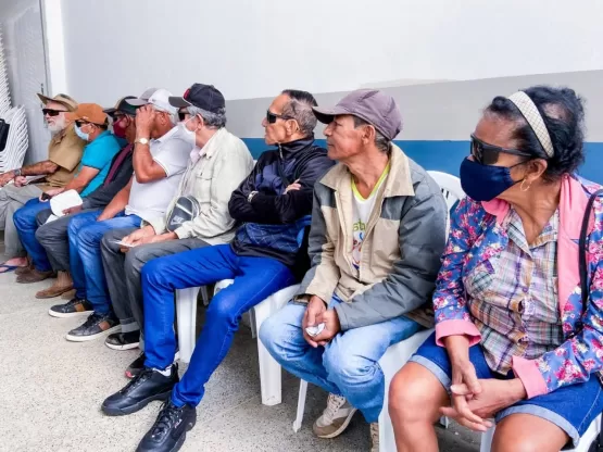 Pacientes realizam revisão cirúrgica de catarata no Hospital Municipal de Medeiros Neto