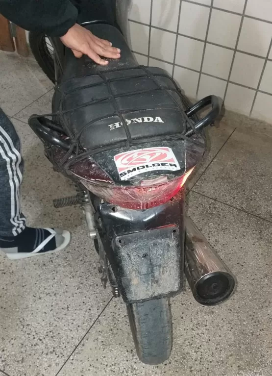 PM apreende moto sem placa, sem chassi e sem numeração no motor