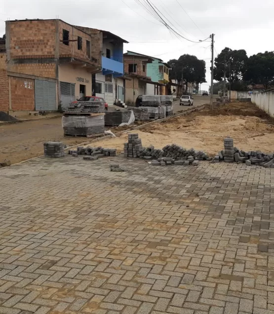 Prefeitura de Itamaraju leva calçameto a várias ruas  da cidade