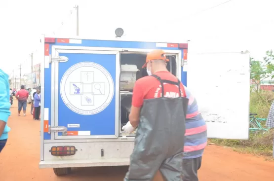 Mulher com garganta cortada tem corpo jogado dentro de brejo às margens da BR-101 , em Teixeira de Freitas