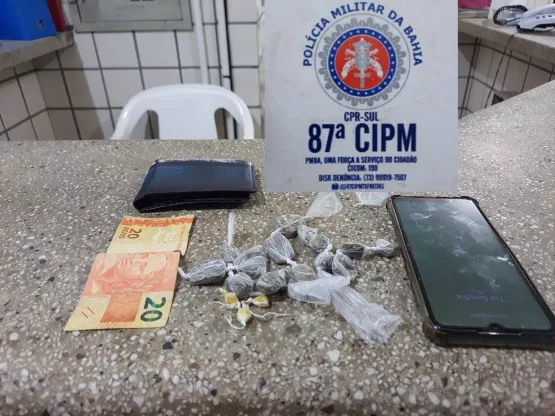 PM apreende menor vendendo droga em Teixeira de Freitas 