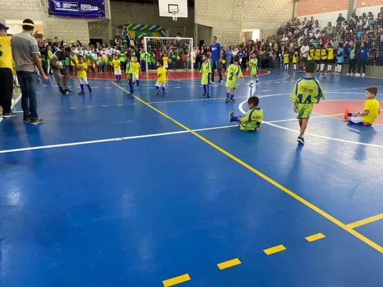 Prefeitura de Medeiros Neto reúne centenas de estudantes nos Jogos Escolares da Independência