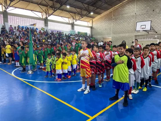 Prefeitura de Medeiros Neto reúne centenas de estudantes nos Jogos Escolares da Independência