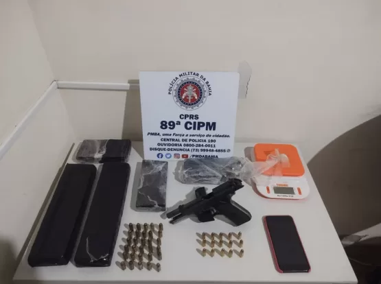 Homem é preso pelo polícia com pistola turca 9mm, droga e munições .40, em Posto da Mata