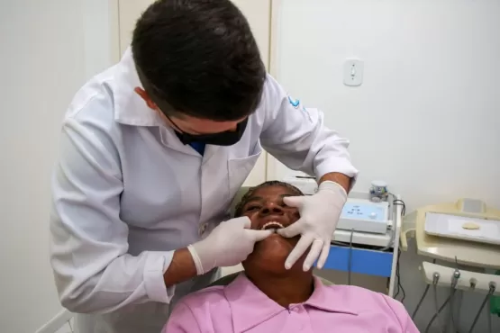 Saúde bucal: CEO oferece próteses dentárias aos teixeirenses