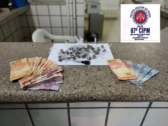 PM prende dois suspeitos de estarem vendendo maconha em Teixeira de Freitas