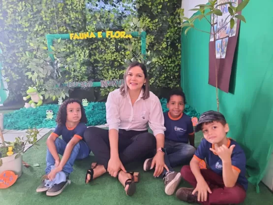 Escola Virgílio Ferreira recebe autores dos símbolos oficiais de Medeiros Neto durante a realização do projeto 