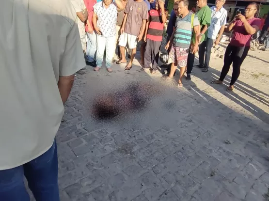 Dois homens são mortos a tiros na Feira do Bueiro em Eunápolis