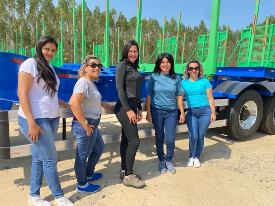 Programa da Suzano capacita mulheres motoristas para operar no transporte de cargas florestais