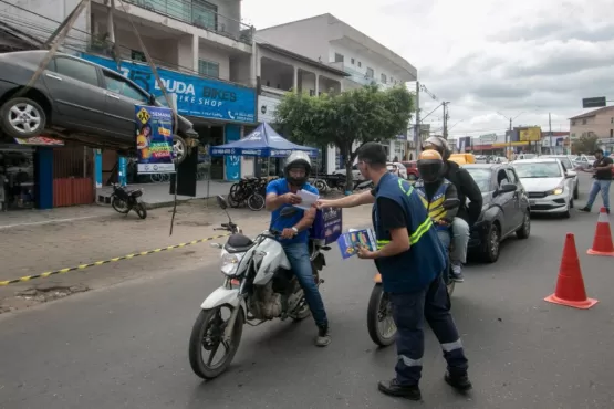 Blitz educativa reúne ações da Semana Nacional de Trânsito e do Dia da Árvore em Teixeira de Freitas