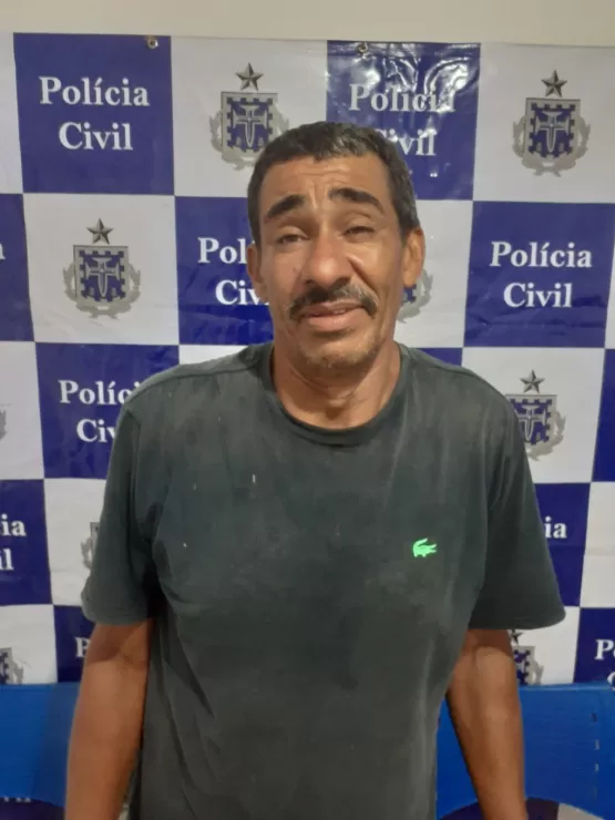 Valentão é preso após ameaçar a sobrinha com facão e enfrentar a polícia em Caravelas