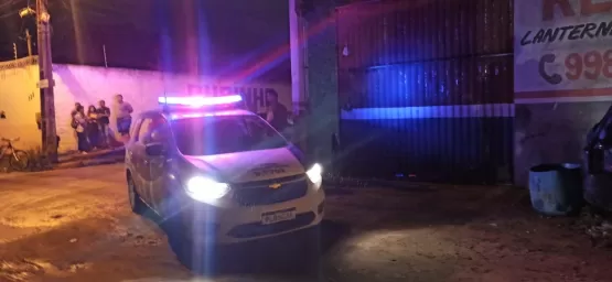 Um jovem é morto e outro baleado dentro de oficina em Teixeira de Freitas 