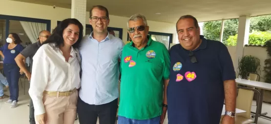 Deputado Sandro Régis acompanhado do pai,  Dr.  Hélio Régis, recebe empresários em Teixeira de Freitas