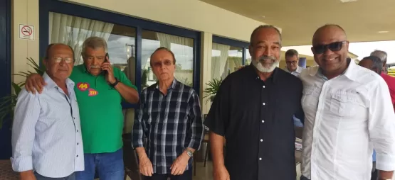 Deputado Sandro Régis acompanhado do pai,  Dr.  Hélio Régis, recebe empresários em Teixeira de Freitas