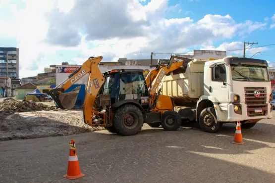 Prefeitura de Teixeira inicia construção de boxes do Mercado Caravelas  