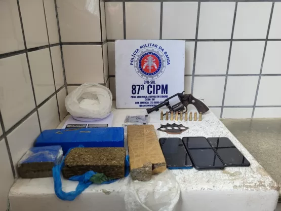 Após atirar em mulher e simular estar com refém, homens são presos  com arma e drogas  em Teixeira de Freitas